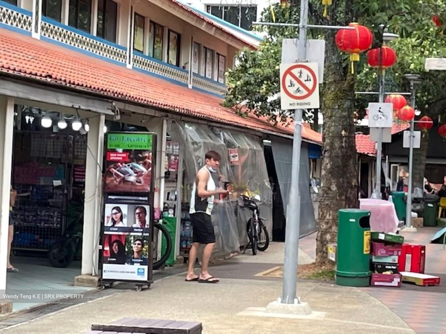 Yishun Ring Road (D27), Retail #561529211